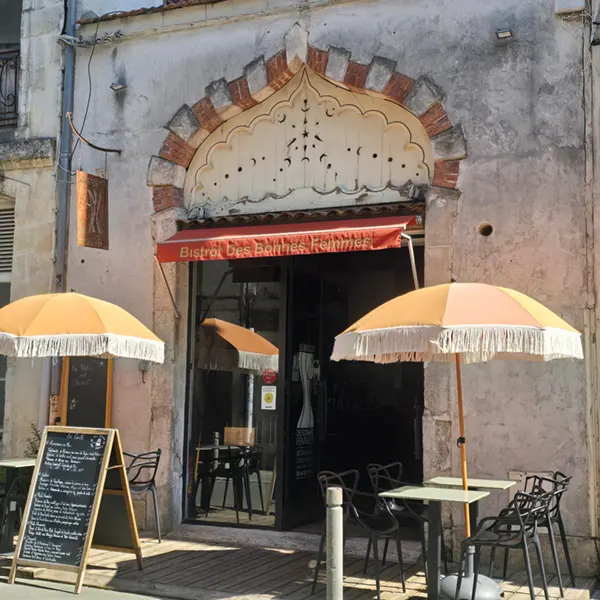 Façade du Bistrot des Bonnes Femmes, restaurant gastronomique à La Rochelle près du marché.